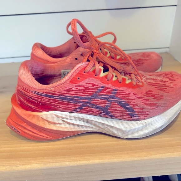 ASICS Novablast 3 good used condition - Picture 4 of 4